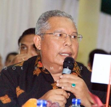 Bupati Safrial saat rapat Karhutla